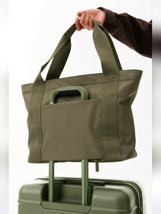 BEIS Other - Beis | The BEISics Tote in Olive